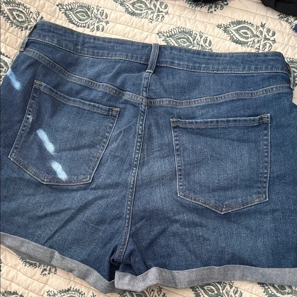 Old Navy Women's high rise WOW shorts - Picture 3 of 3